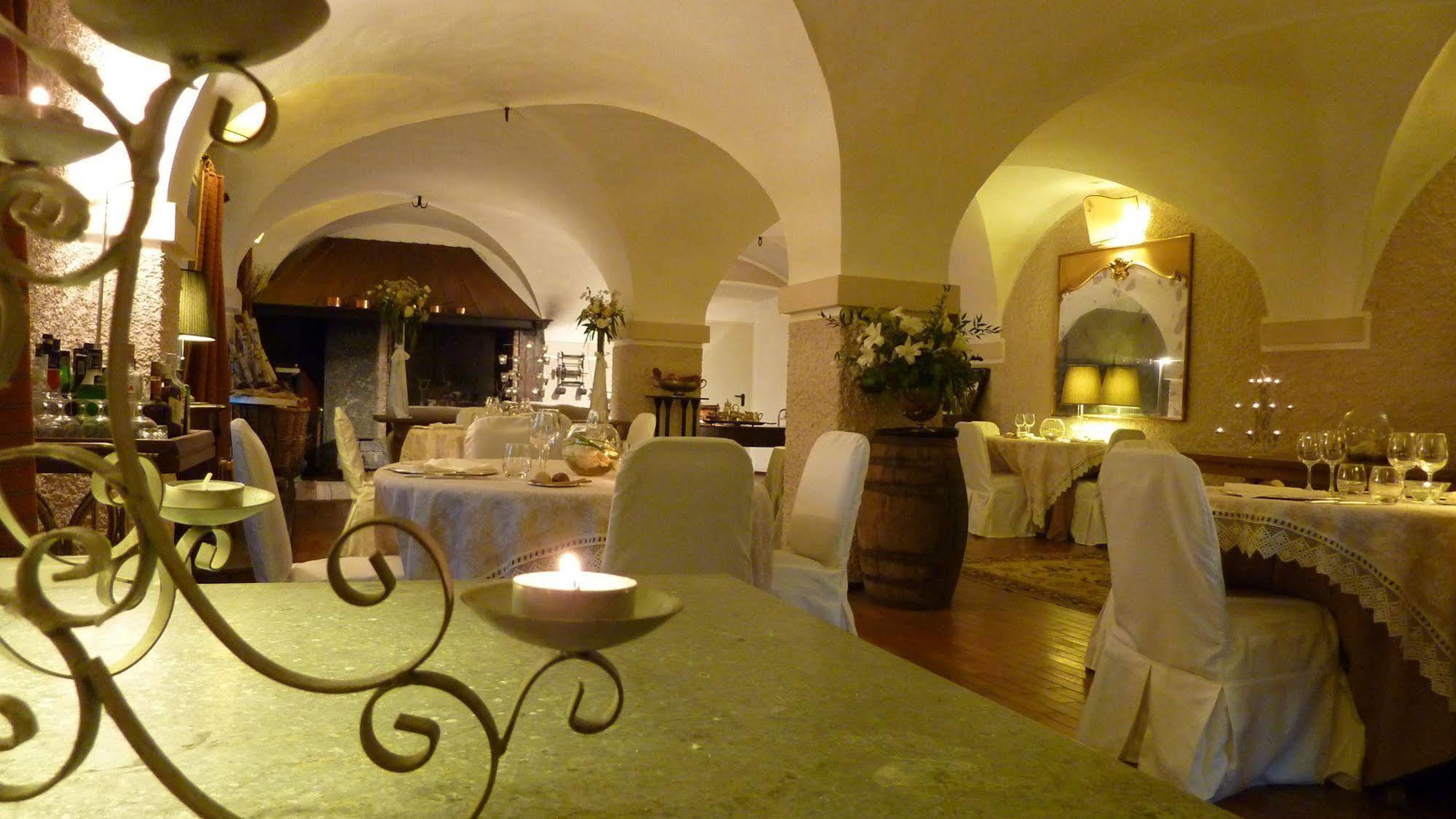 Relais Del Castello Di Oviglio Hotel Bagian luar foto