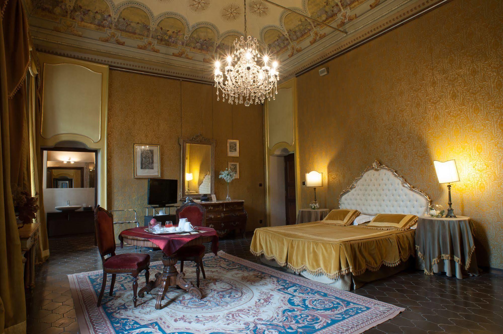 Relais Del Castello Di Oviglio Hotel Bagian luar foto